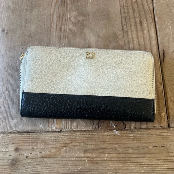 Kate Spade woman’s Two-Tone Black and Cream Wallet - Picture 2 of 9
